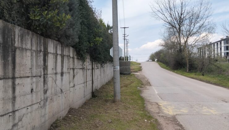 Kartepe Altunhisar Caddesi’nde Kentleşme Ayıbı: Yayalar Kaderine Terkedildi!