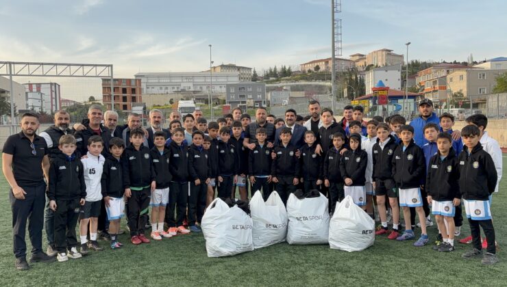 ENVER YILDIRIM’DAN DİLOVASI GENÇLİĞİNE BÜYÜK DESTEK!