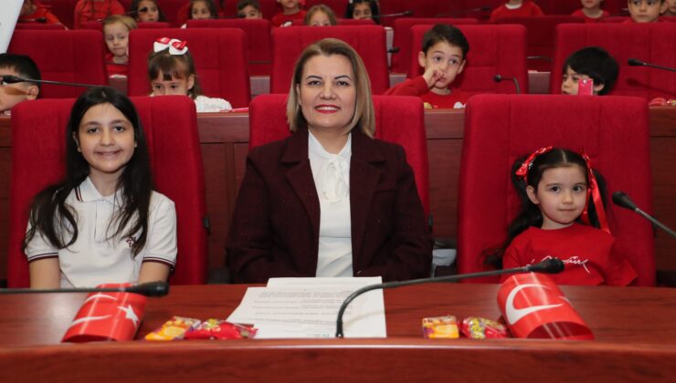 İzmit Belediye Meclisi Çocuklara Emanet: “Geleceğin Kararlarını Minikler Aldı”