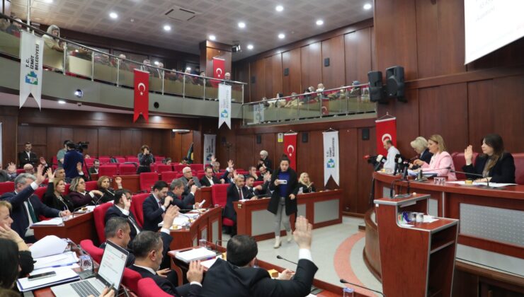 İzmit Belediyesi Meclisi’nde görev dağılımı yapıldı