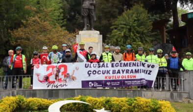 İzmit’te 23 Nisan Coşkusu Pedallarla Taçlandı: Bisiklet Tutkunları Kültür Tepesi’nde Buluştu