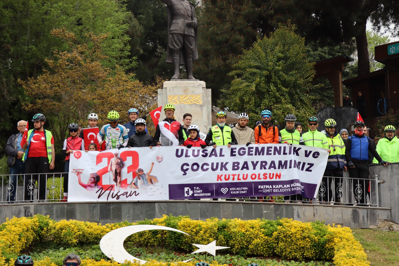 İzmit’te 23 Nisan Coşkusu Pedallarla Taçlandı: Bisiklet Tutkunları Kültür Tepesi’nde Buluştu