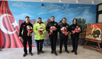 Kartepe’de Miniklerin Polis Sevgisi: Kütüphanede Anlamlı Buluşma!