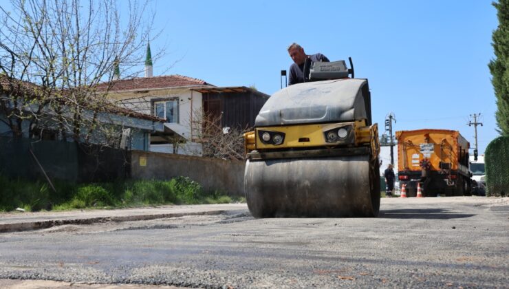 KARTEPE’DE FEN İŞLERİ MESAİSİ: ÜÇ MAHALLEDE EŞ ZAMANLI YOL SEFERBERLİĞİ!