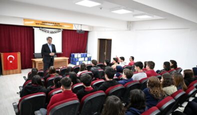 Başkan Kocaman’dan Gençlere Altın Öğütler: “Mesleğinizi Ruhunuza Göre Seçin!”