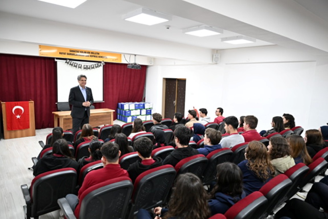Başkan Kocaman’dan Gençlere Altın Öğütler: “Mesleğinizi Ruhunuza Göre Seçin!”