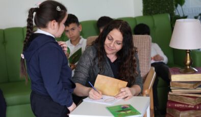 Kartepe’de Kütüphane Haftası Etkinliği: Yazar Gönül Simpson Öğrencilerle Buluştu