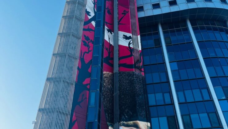 İzmit’in Hafızası Tazelendi: Belsa Plaza’daki Atatürk Graffitisi İlk Günkü Canlılığında!