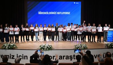 Geleceğin Bilim İnsanları Kocaeli’de Ödüllendirildi: TÜBİTAK 20. Ortaokul Projeleri Yarışması’nda Büyük Heyecan!