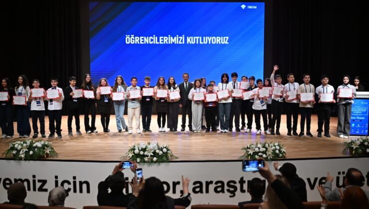 Geleceğin Bilim İnsanları Kocaeli’de Ödüllendirildi: TÜBİTAK 20. Ortaokul Projeleri Yarışması’nda Büyük Heyecan!