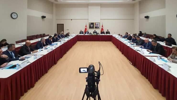 VALİ AKTAŞ BAŞKANLIĞINDA KRİTİK ZİRVE: KOCAELİ’NİN GÜVENLİĞİ MASAYA YATIRILDI