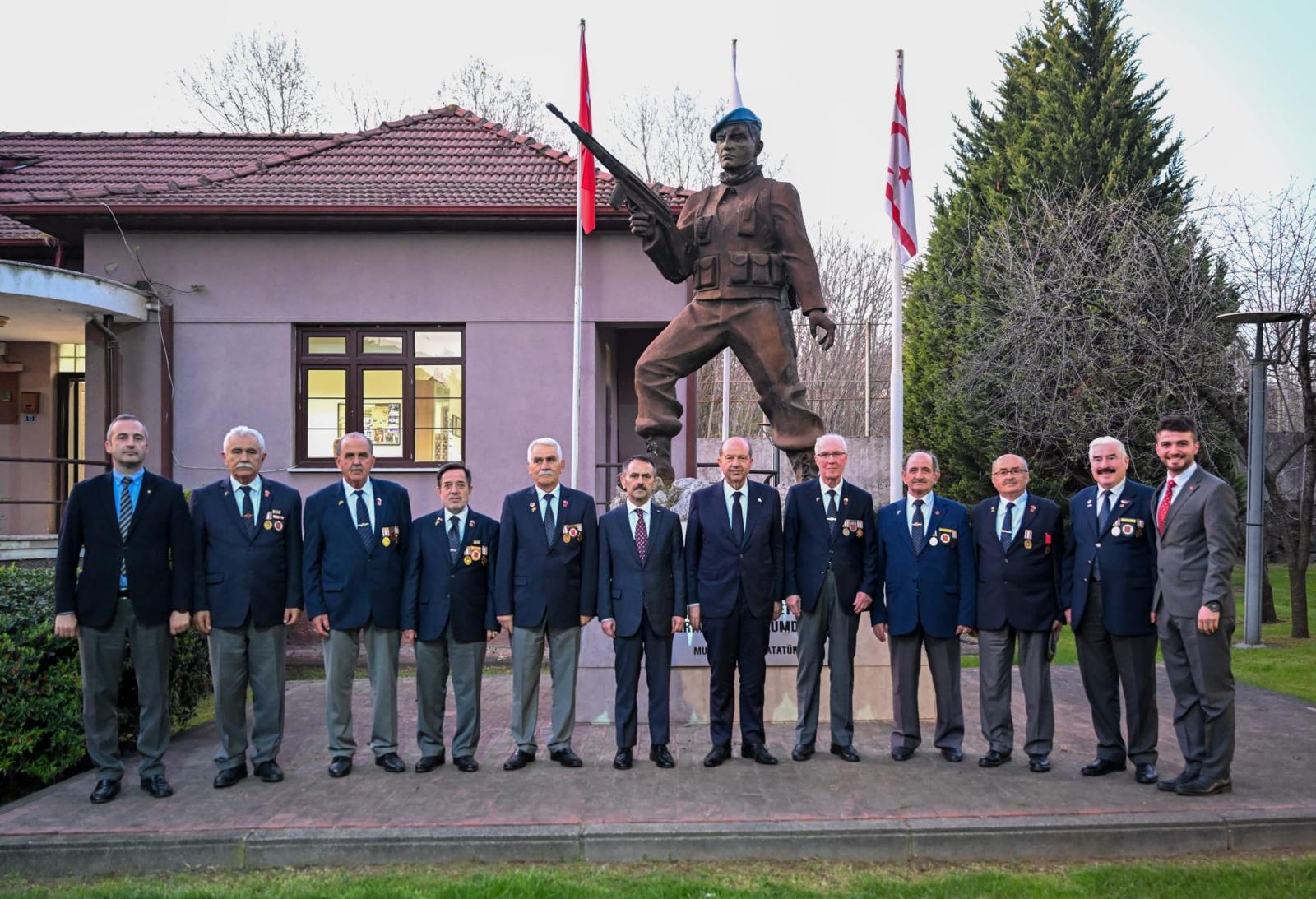 KOCAELİ’DE KIBRIS RÜZGARI: CUMHURBAŞKANI TATAR’DAN ŞEHİT VE GAZİ AİLELERİNE VEFA