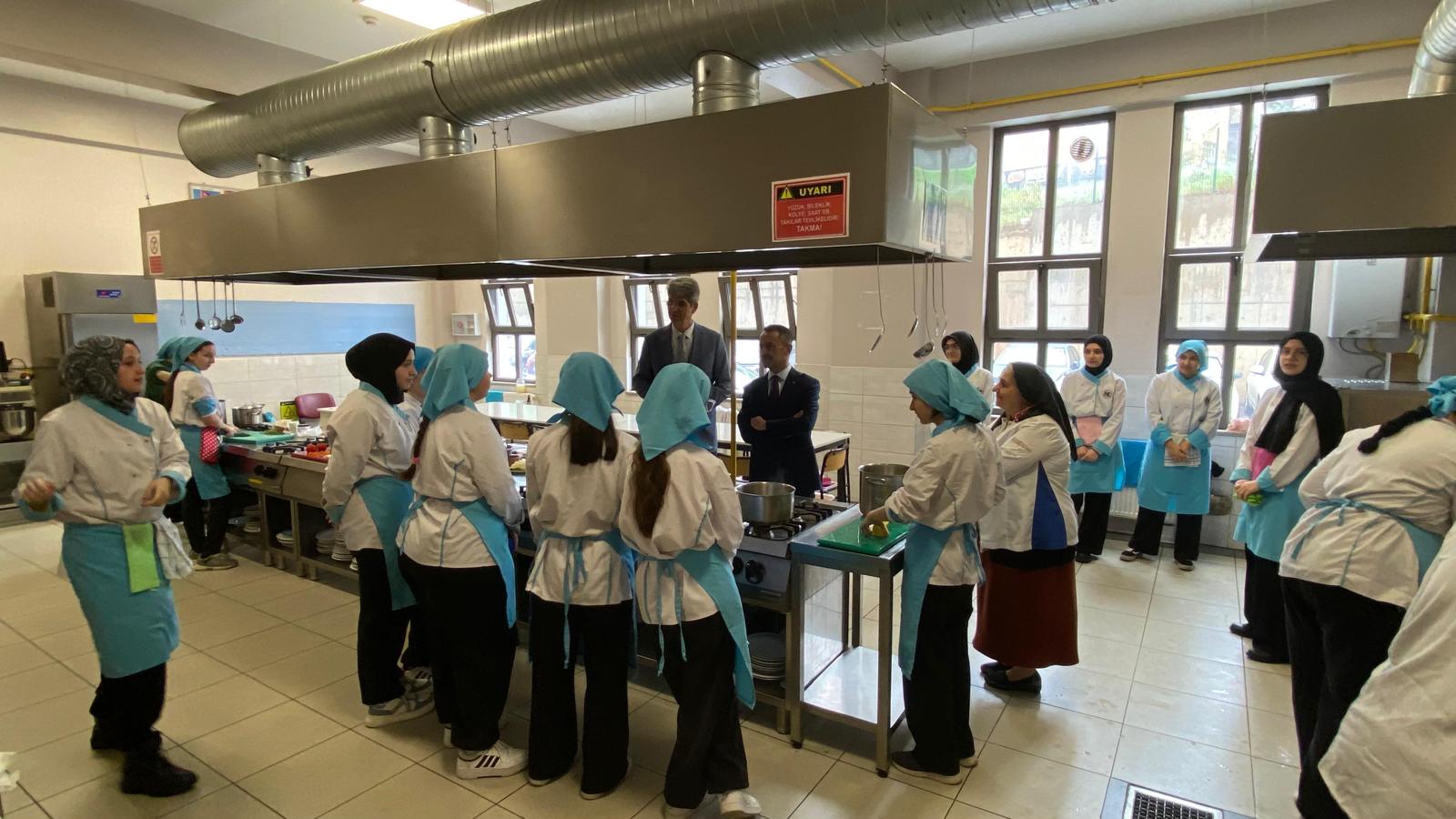 Okullarda “Güvenlik” Seferberliği: Vali Aktaş Tedbirleri Yerinde İnceledi