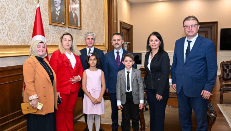 Vali İlhami Aktaş, Derince Bekir Sıtkı Özer İlkokulu Heyetini Kabul Etti