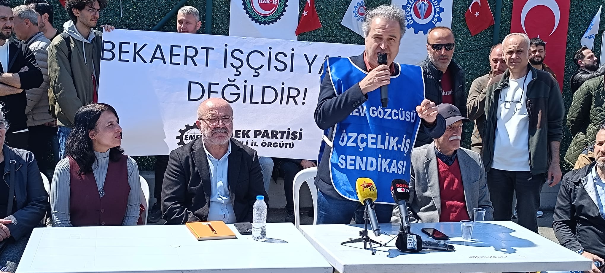 Emek Partisi Milletvekili İskender Bayhan’dan Sokak TV mikrofonlarında 1 Mayıs çağrısı: “Grevler birleşmeli, mücadele büyümeli!”