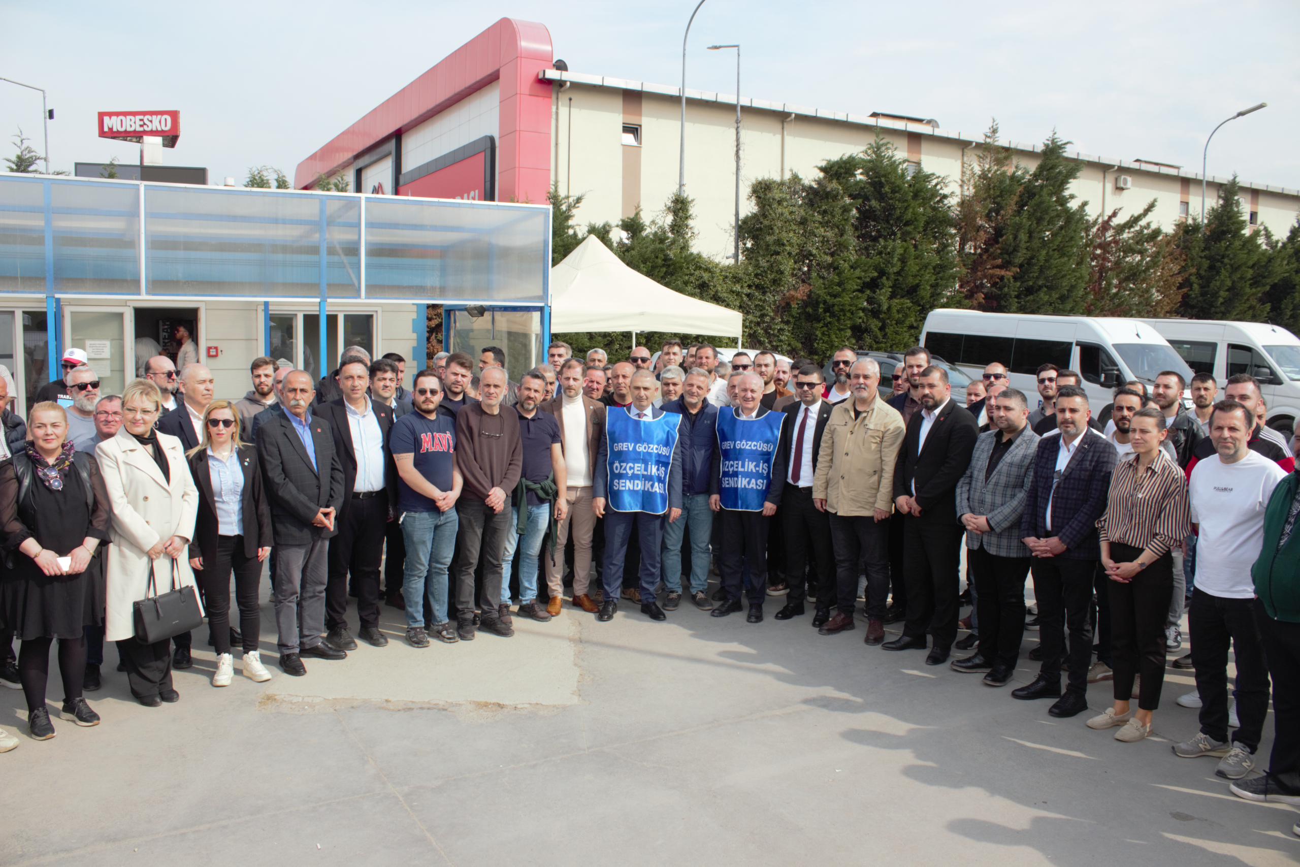 Bekaert Grev Meydanında “Dayanışma” Mesaisi: İki Parti, Tek Ses!