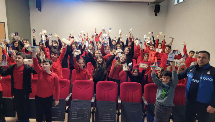 Kocaeli’de “Bilinçli Nesiller” Yetişiyor: Büyükşehir Zabıtası Okullarda