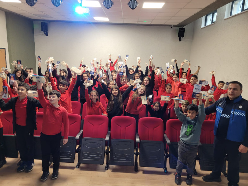 Kocaeli’de “Bilinçli Nesiller” Yetişiyor: Büyükşehir Zabıtası Okullarda