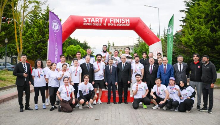 Vali İlhami Aktaş, Kocaeli Üniversitesi Bahar Şenlikleri Halk Koşusuna Katıldı