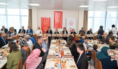 VALİ AKTAŞ VE EŞİNDEN HUZUREVİNE ANLAMLI ZİYARET: “3 KUŞAK BİR SOFRADA” BULUŞTU