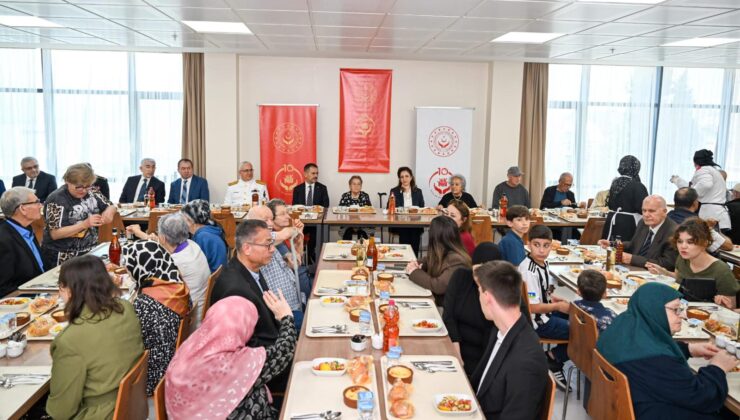 VALİ AKTAŞ VE EŞİNDEN HUZUREVİNE ANLAMLI ZİYARET: “3 KUŞAK BİR SOFRADA” BULUŞTU