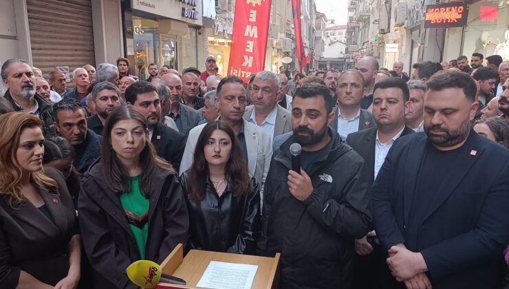 CHP Kocaeli Gençlik Kolları Başkanı Hayri Zorer: “İl Binamızı Kayyumlara ve Hainlere Teslim Etmeyiz!”