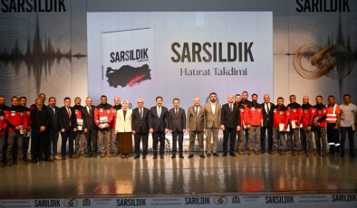 “SARSILDIK, SARILDIK”: GEBZE’DE DEPREMİN VE DAYANIŞMANIN HAFIZASI KAYDA GEÇTİ!