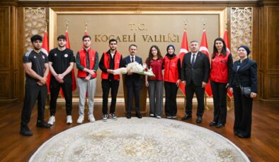 KOCAELİ VALİLİĞİ’NDE GENÇLİK RÜZGARI: 19 MAYIS COŞKUSU ZİYARETLE BAŞLADI!