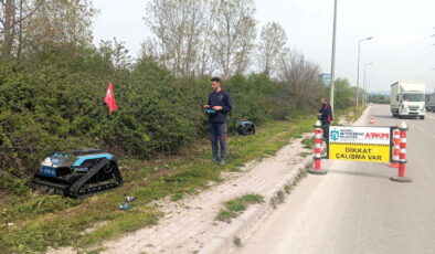 BÜYÜKŞEHİR YOL KENARLARINDAKİ BİTKİ TEMİZLİĞİNİ ÖZEL EKİPMANLARLA SÜRDÜRÜYOR