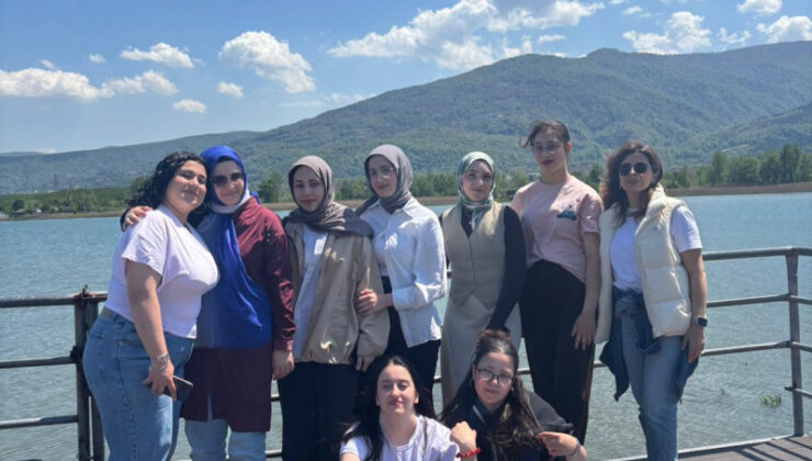 Beyaz Kalpler, Baharın Gelişini Kutladı