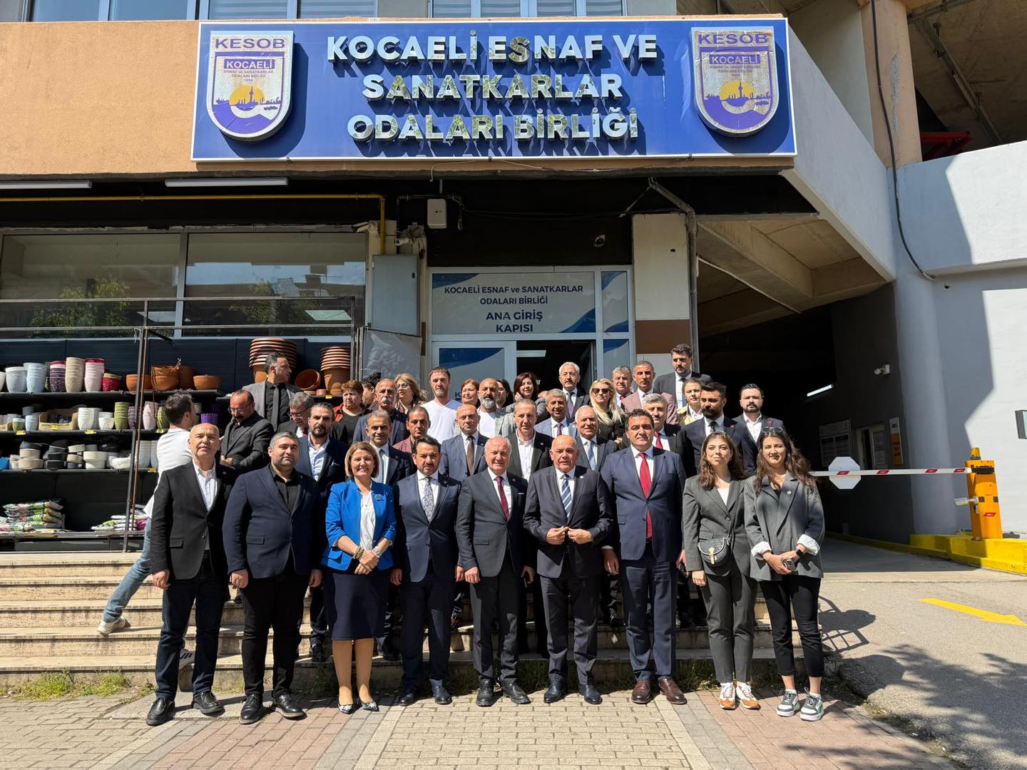 CHP Heyetinden Esnaf Odasına Tebrik Ziyareti: “Yeniden Seçilen Kadir Durmuş’a Başarılar”