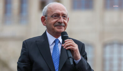 KILIÇDAROĞLU’NDAN EVİNİN ÖNÜNDE ÇARPICI BAYRAM AÇIKLAMASI: “KURULTAYI TABİİ Kİ YAPACAĞIZ, BİZ DÜŞMAN DEĞİLİZ!”