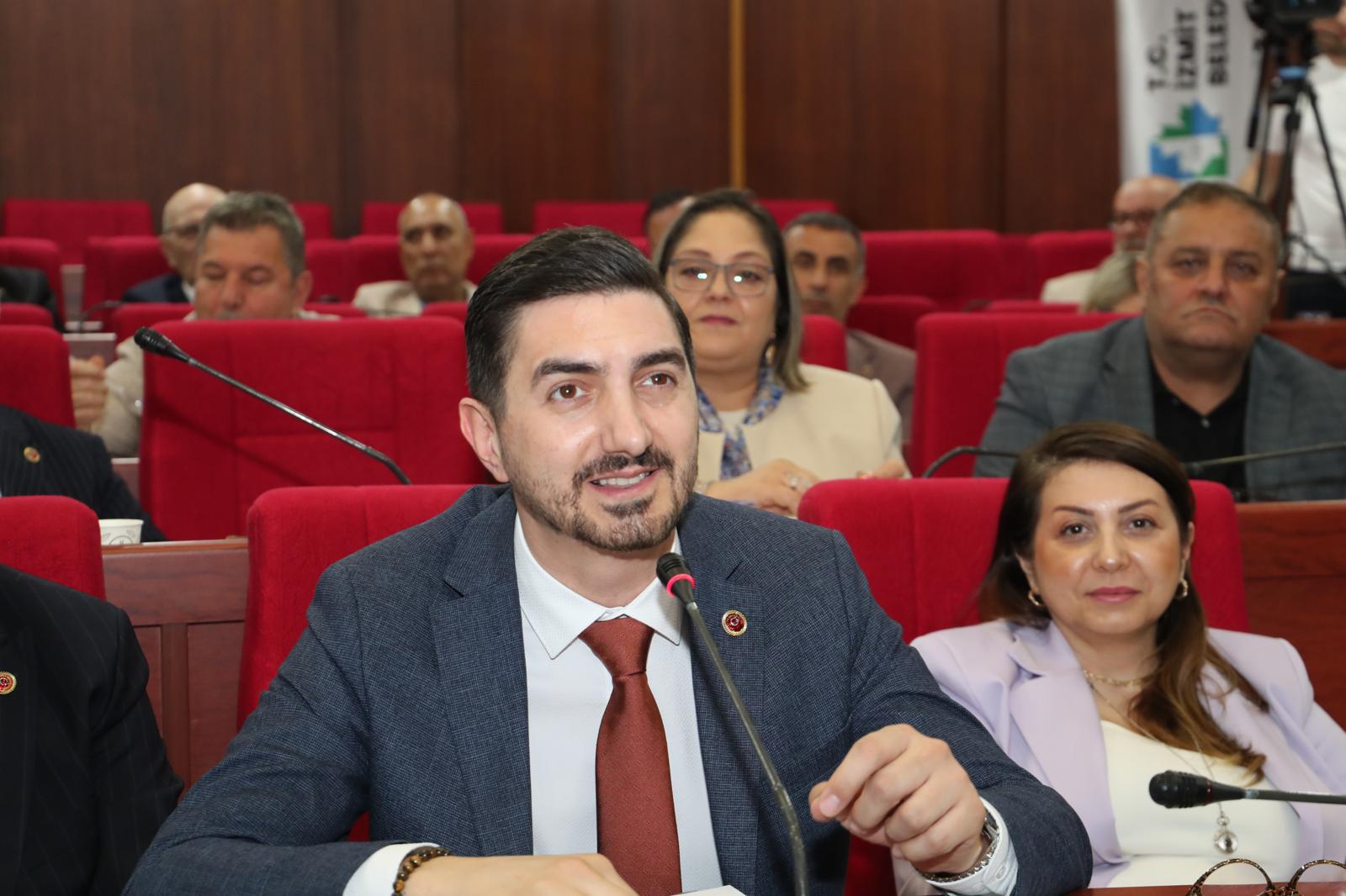 İZMİT MECLİSİNDE BÜTÇE TARTIŞMASI: “BİZİ BALLI KAYMAKLI MÜTEAHHİTLERLE KARIŞTIRMAYIN!”