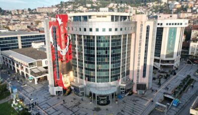 İzmit Belediyesi’nden Bayram Öncesi Dengeli Adım: Esnafa Yol, Yayaya Öncelik!