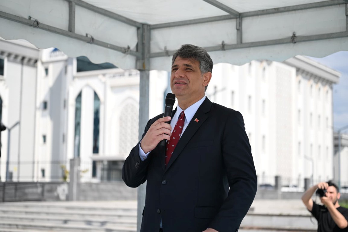 KARTEPE’DE GENELDE BAYRAMLAŞMA COŞKUSU: KENT MEYDANI’NDA BİRLİK VE BERABERLİK RÜZGARI