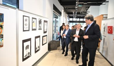 Gençlerin Fırçasından Milli Mücadele: Kartepe’de Eşsiz Sanat Şöleni!