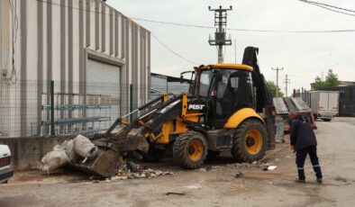 Kartepe’de Bayram Öncesi Köşe Bucak Temizlik: Ekipler 7/24 Sahada!