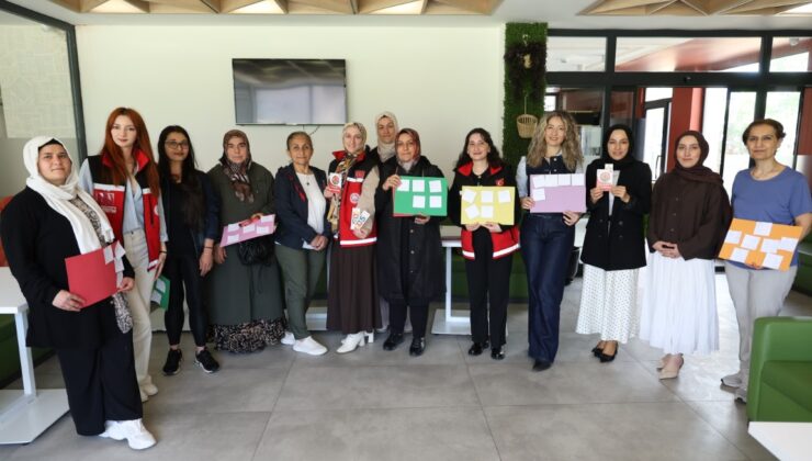 Kartepe’de Ebeveynlere Özel Eğitim: “Dijital Ebeveynlik Atölyesi” Düzenlendi!