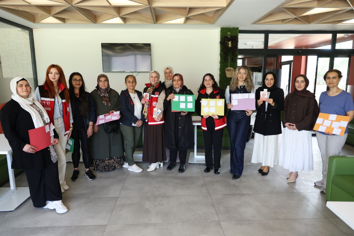 Kartepe’de Ebeveynlere Özel Eğitim: “Dijital Ebeveynlik Atölyesi” Düzenlendi!