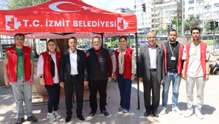 SEKA CAMİİ’NDE CUMA BEREKETİ: İZMİT BELEDİYESİ’NDEN TATLI İKRAM!
