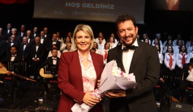 İzmit’te Türkü Gecesi: Süleyman Demirel Kültür Merkezi’nde Unutulmaz Konser!