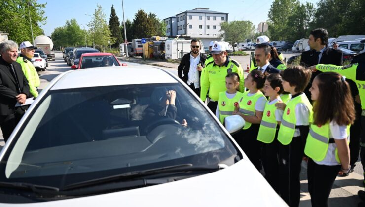 Minik Trafik Dedektifleri İş Başında! Yahyakaptan’da Yaya Önceliği Denetimi