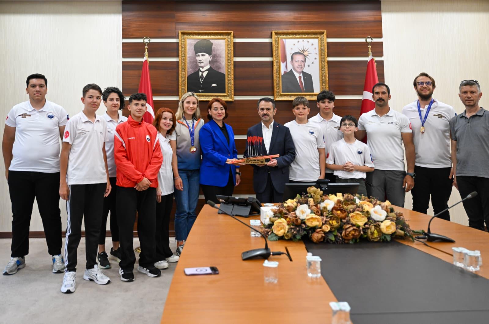 Türkiye Şampiyonu Kürekçilerden Vali İlhami Aktaş’a Gurur Ziyareti!
