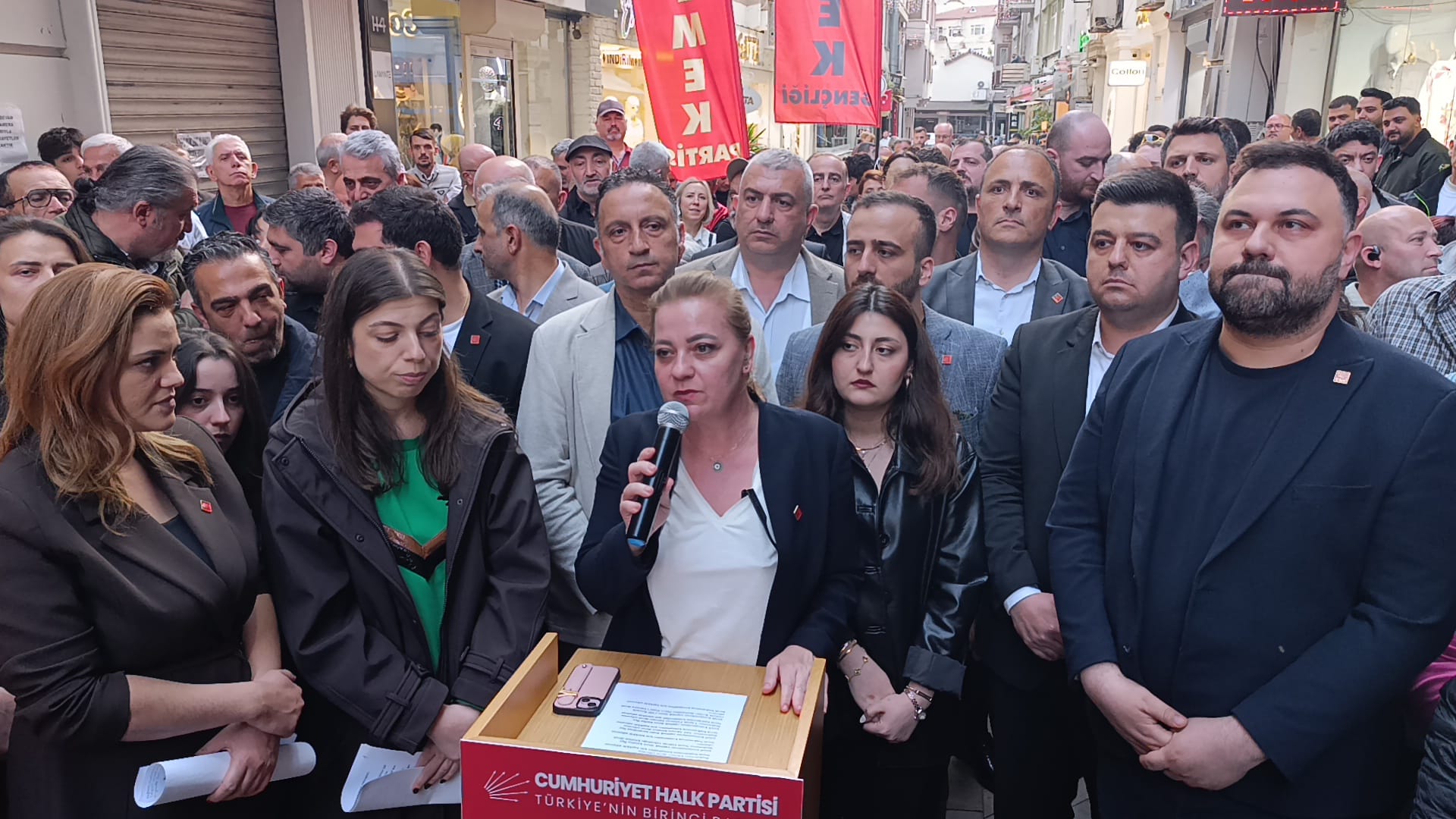 CHP Körfez İlçe Başkanı Yaprak Fidancı: “Sarayın Bahçesinde Otlayanlara Karşı Partimizi Koruyacağız!”
