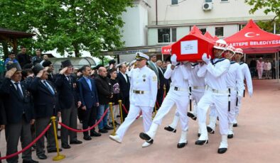 Kocaeli Valisi İlhami Aktaş, Kıbrıs Gazisi İsmail Eren’i Son Yolculuğuna Uğurladı