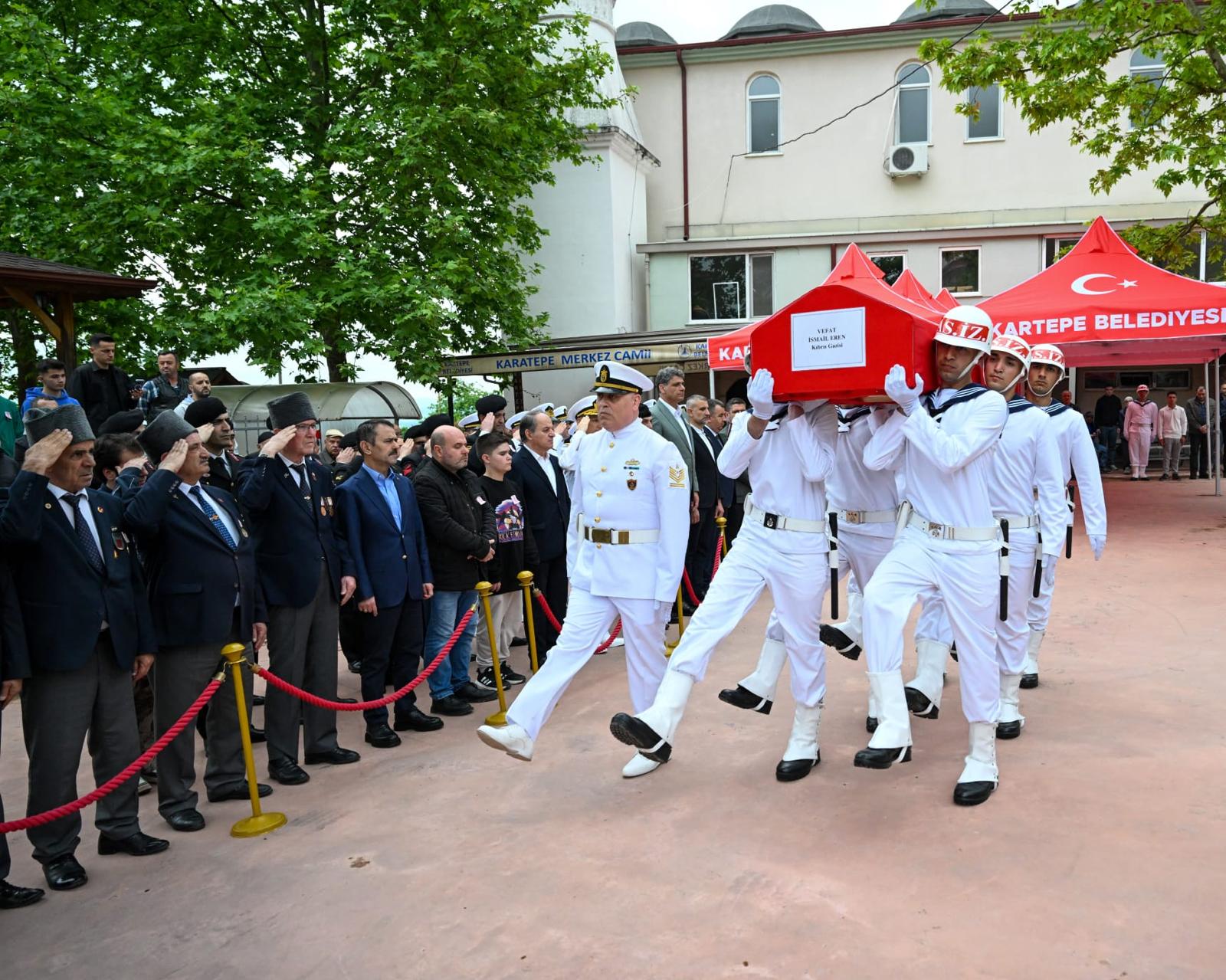 Kocaeli Valisi İlhami Aktaş, Kıbrıs Gazisi İsmail Eren’i Son Yolculuğuna Uğurladı