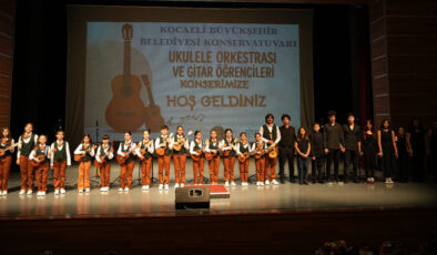 Konservatuvar Öğrencileri Hem Çaldı Hem Oynadı