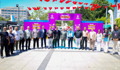 Kocaeli’de Alışveriş Çılgınlığı Başladı! İzmit Alışveriş Festivali Cumhuriyet Bulvarı’nı Salladı!