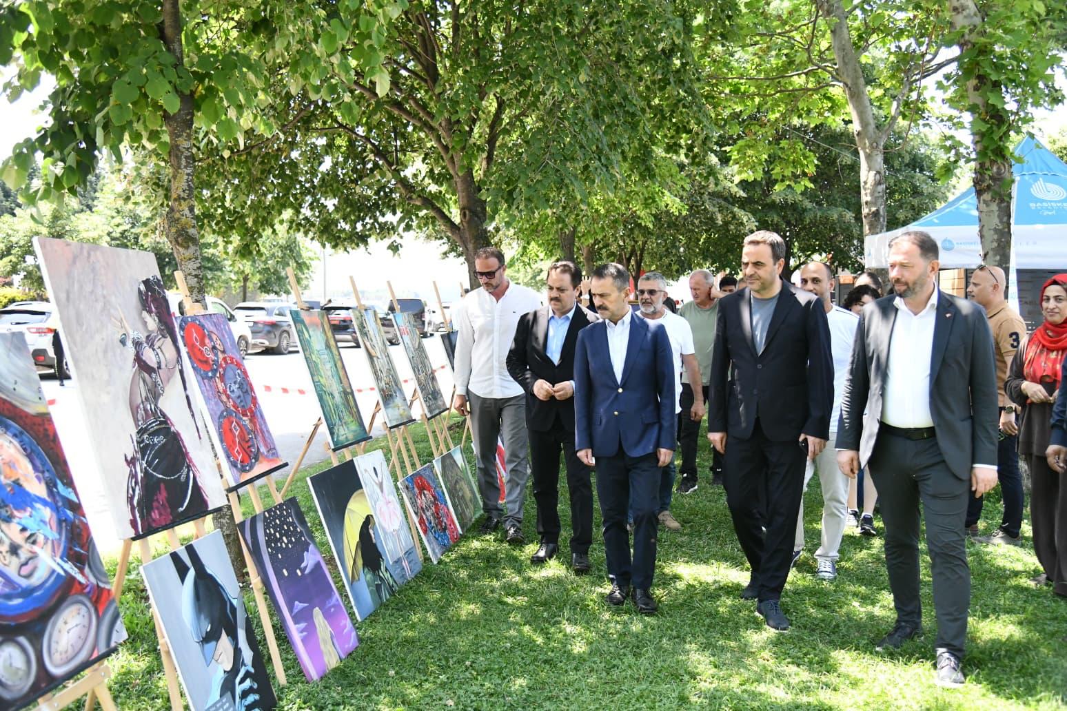 Başiskele Sahili’nde Sanat Rüzgarı: Vali Aktaş’tan Öğrencilere Tebrik!