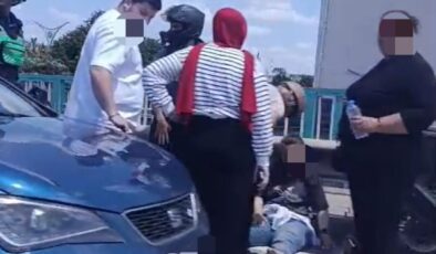 CARREFOUR KÖPRÜSÜ’NDE KAZA: YARALI MOTOSİKLETLİYE İLK MÜDAHALEYİ DİĞER SÜRÜCÜLER YAPTI